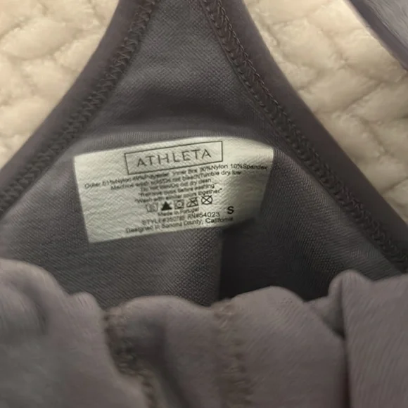 Athleta crop top with build in bra and original padding - Picture 4 of 4